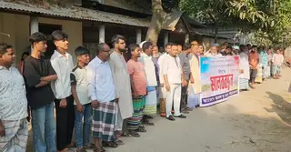 ব্রাহ্মণবাড়িয়ায় নদী থেকে অবৈধভাবে বালু উত্তোলনের অভিযোগ, প্রতিবাদে মানববন্ধন